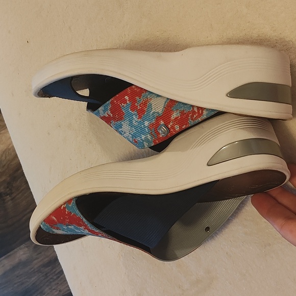 Bzees Slide Sandals - Picture 4 of 4